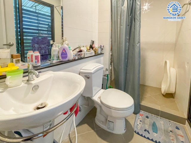 *****ทาวน์โฮมมือสองย่านกรุงเทพฯ ม.เดอะเมทโทร พัฒนาการ-ศรีนครินทร์ เนื้อที่เกือบ 19 ตร.ว. ฟังก์ชัน 3 ห้องนอน 3 ห้องน้ำ 2 ที่จอดรถ แถมฟรี! 3 เครื่องปรับอากาศ บนทำเลเชื่อมต่อถ.พัฒนาการ, ถ.สุขุมวิท 77 ใกล้รถไฟฟ้าสายแอร์พอร์ตเรลลิงก์ "สถานีหัวหมาก" จองด่วน!